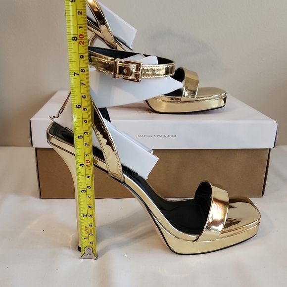Jessica Simpson Gold Platform Heels - Picture 4 of 10